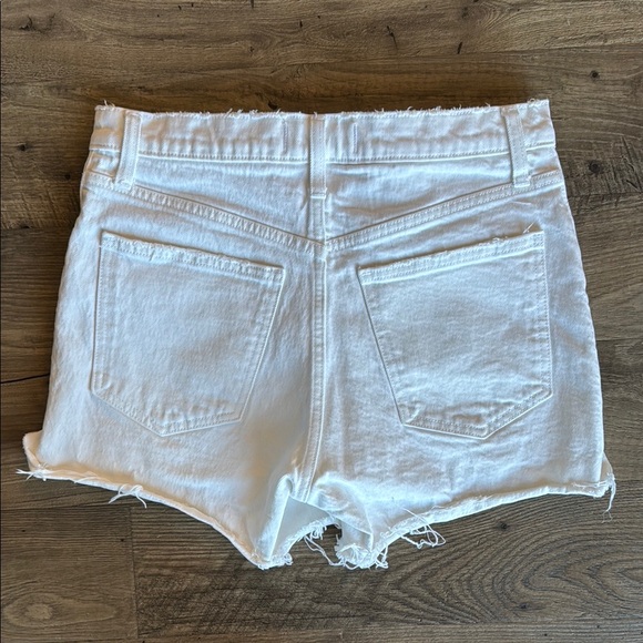 NWOT Abercrombie Mom Short White Denim - Picture 3 of 3
